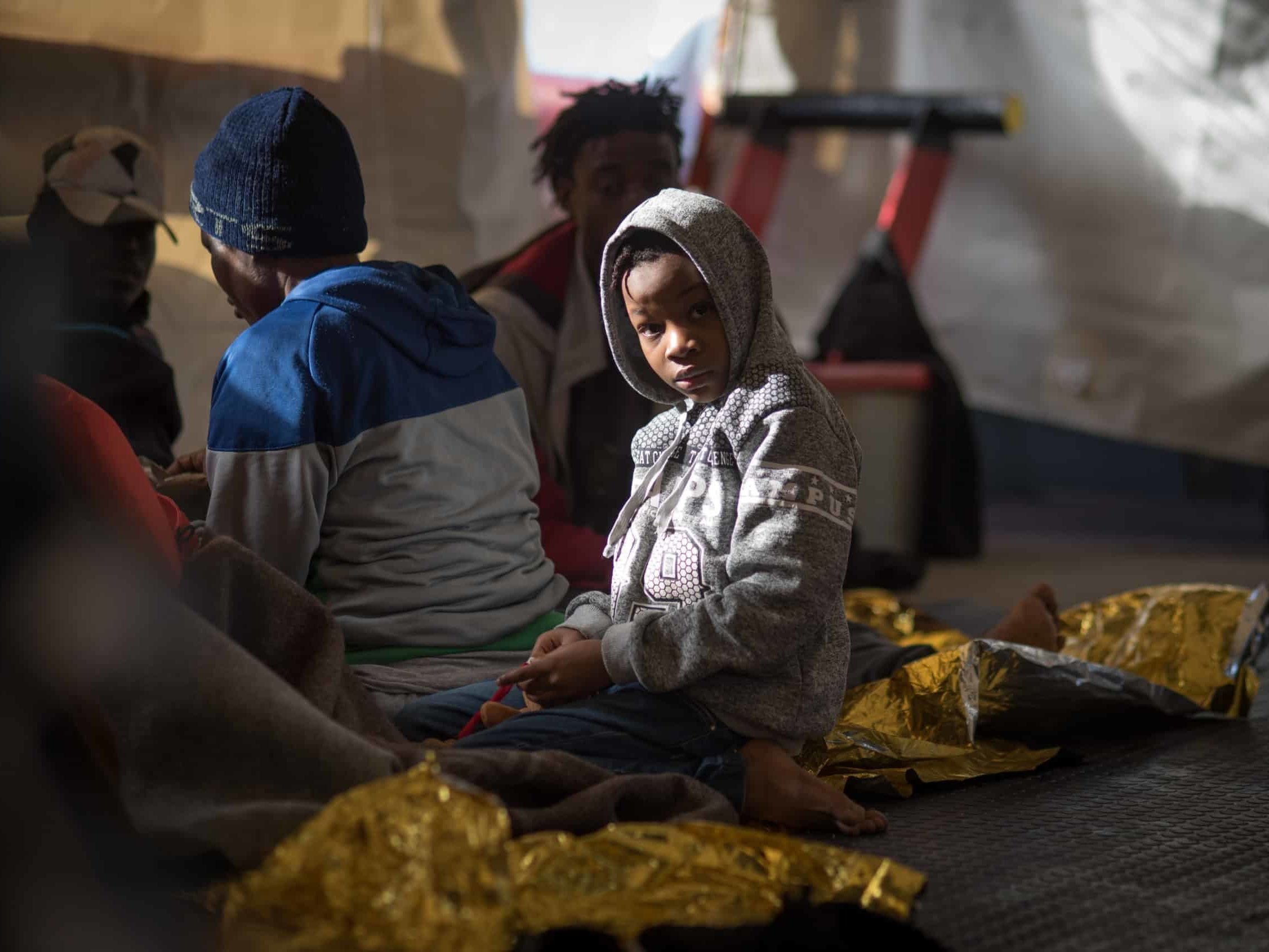 Gäste an Bord der Sea-Watch 3 warten auf Zuweisung eines sicheren Hafens (c) Chris Grodotzki/Sea-Watch
