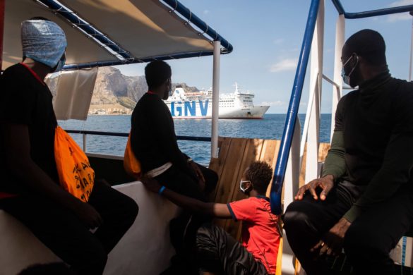 Disembarkation of 353 survivors from Sea-Watch 4 to the quarantine Ferry Gnv Allegra