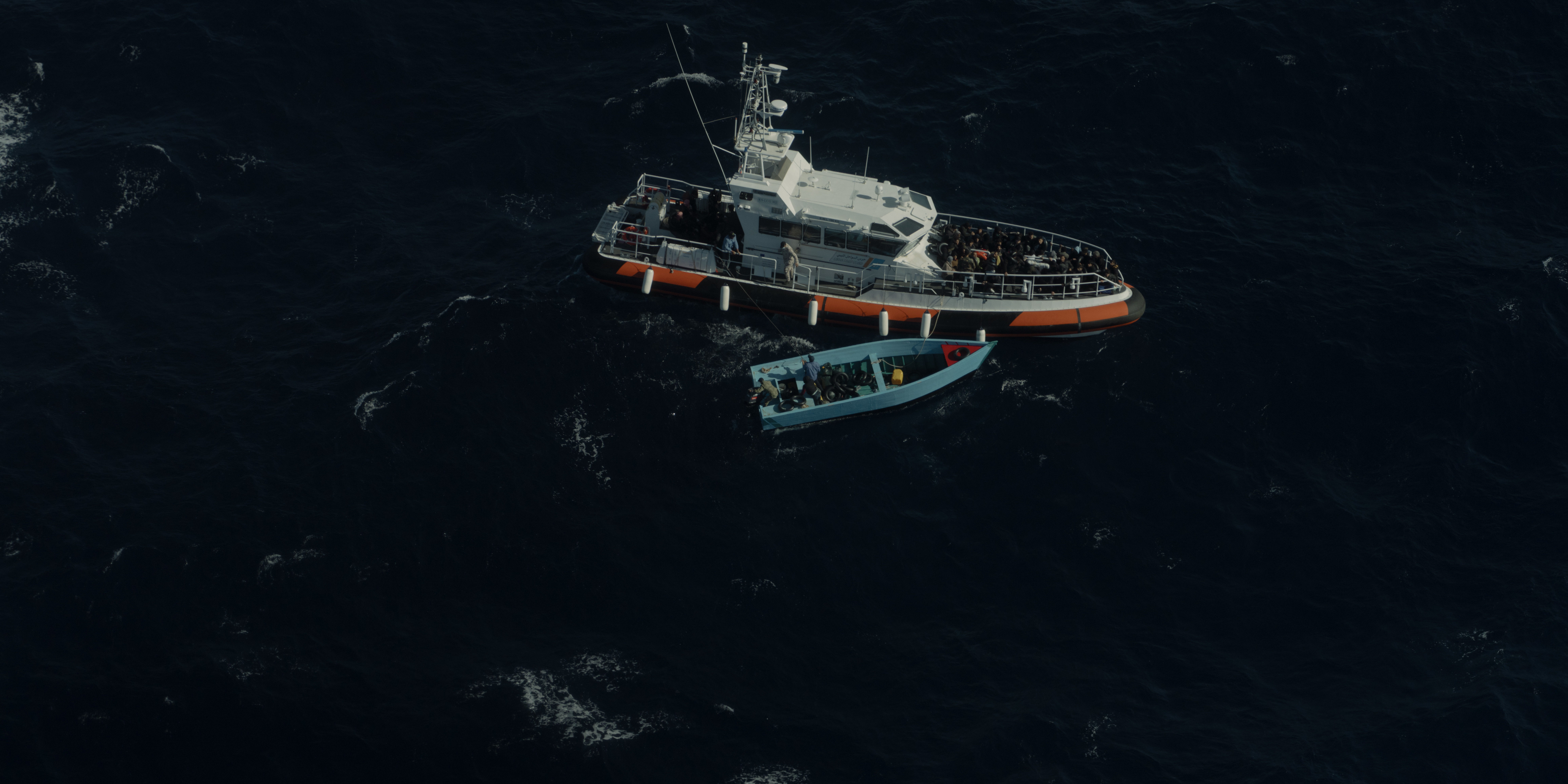 Schiff der sogenannten Libyschen Küstenwache bei Pushback