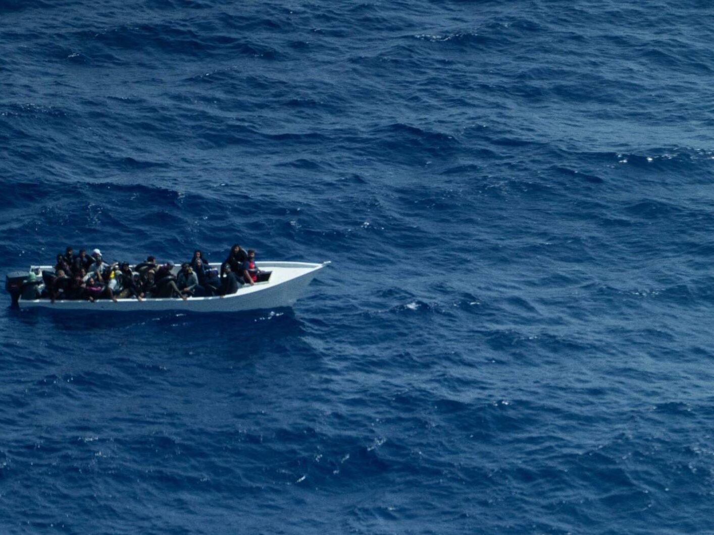 Un barchino identico a quello naufragato ieri a poche miglia di Lampedusa era stato segnalato in difficoltà tre giorni fa da Sea-Watch. Nessuno è intervenuto